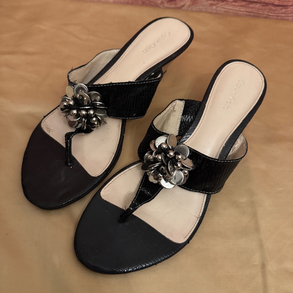 Calvin Klein Black Floral Metallic Accent Thong Wedge Heeled Sandals